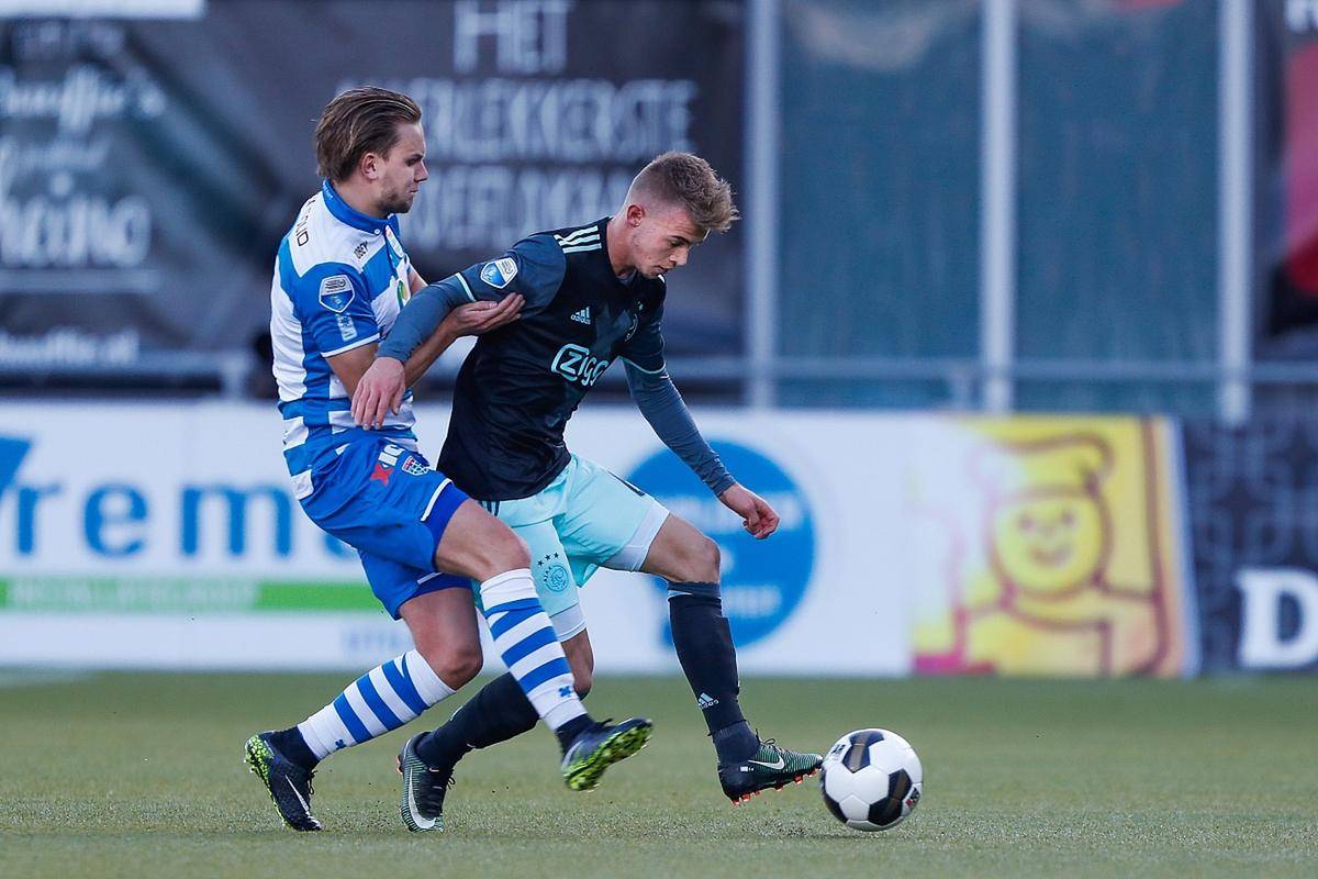 阿贾克斯主场告捷，荷甲领先位置更加稳固的简单介绍