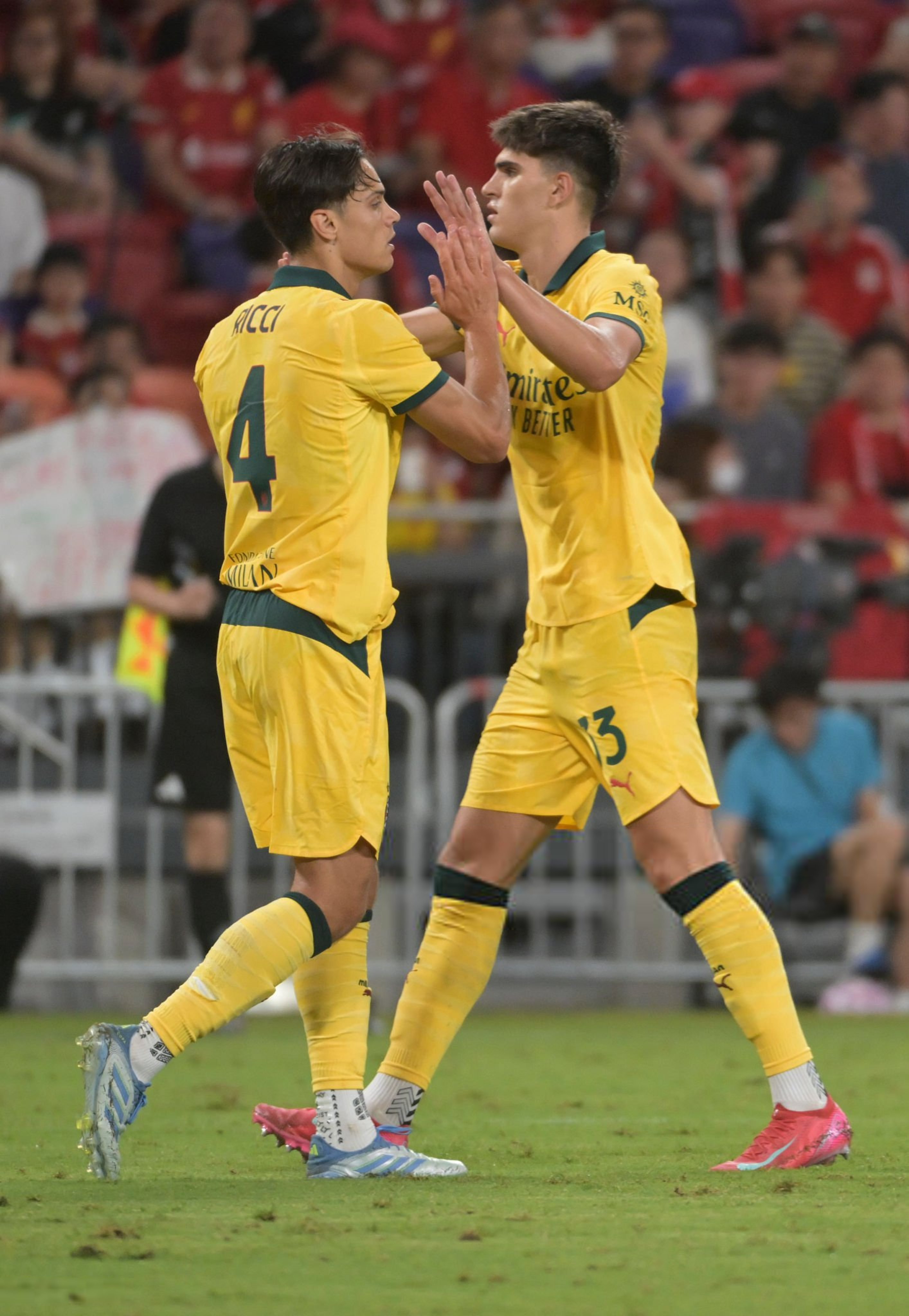 包含AC米兰主场不敌利物浦，晋级欧冠半决赛的词条