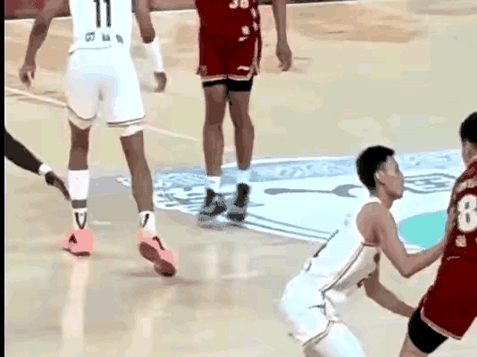 关于篮球裁判执法失误引发争议，赛后解释的信息