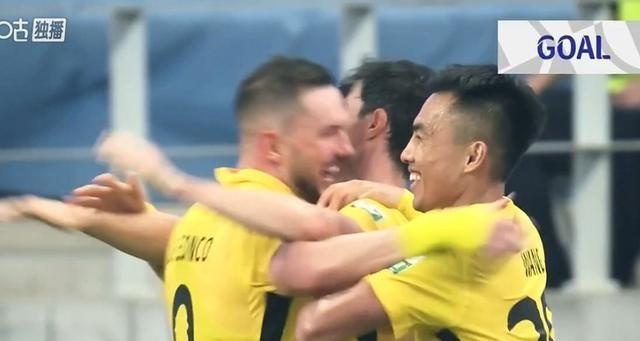 激动人心的比赛剧情,吸引众多球迷围观的简单介绍 激动人心的比赛剧情,吸引众多球迷围观的简单介绍