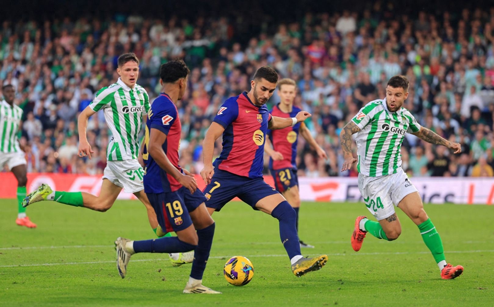 梅西领衔巴萨四连胜，梅西火力全开攻入十球的简单介绍